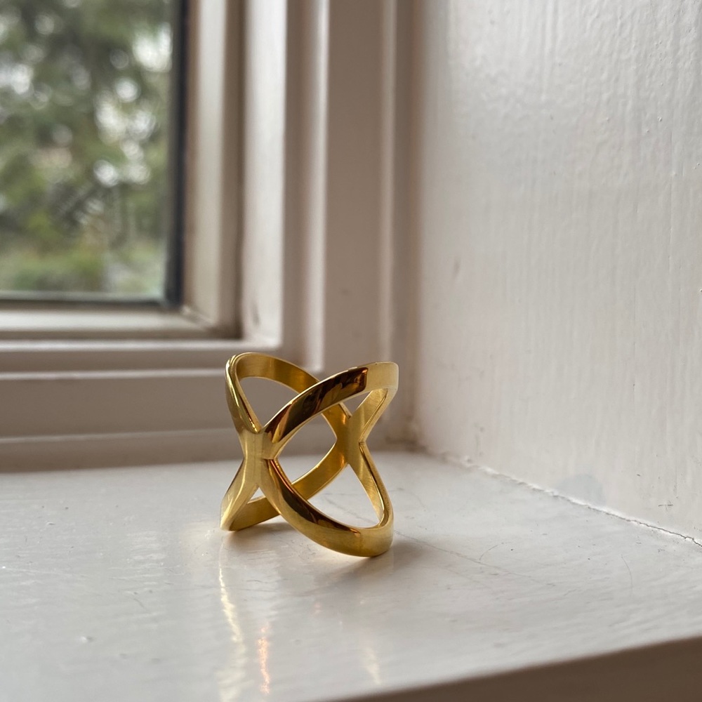 BRAND NEW GOLD CROSS RING